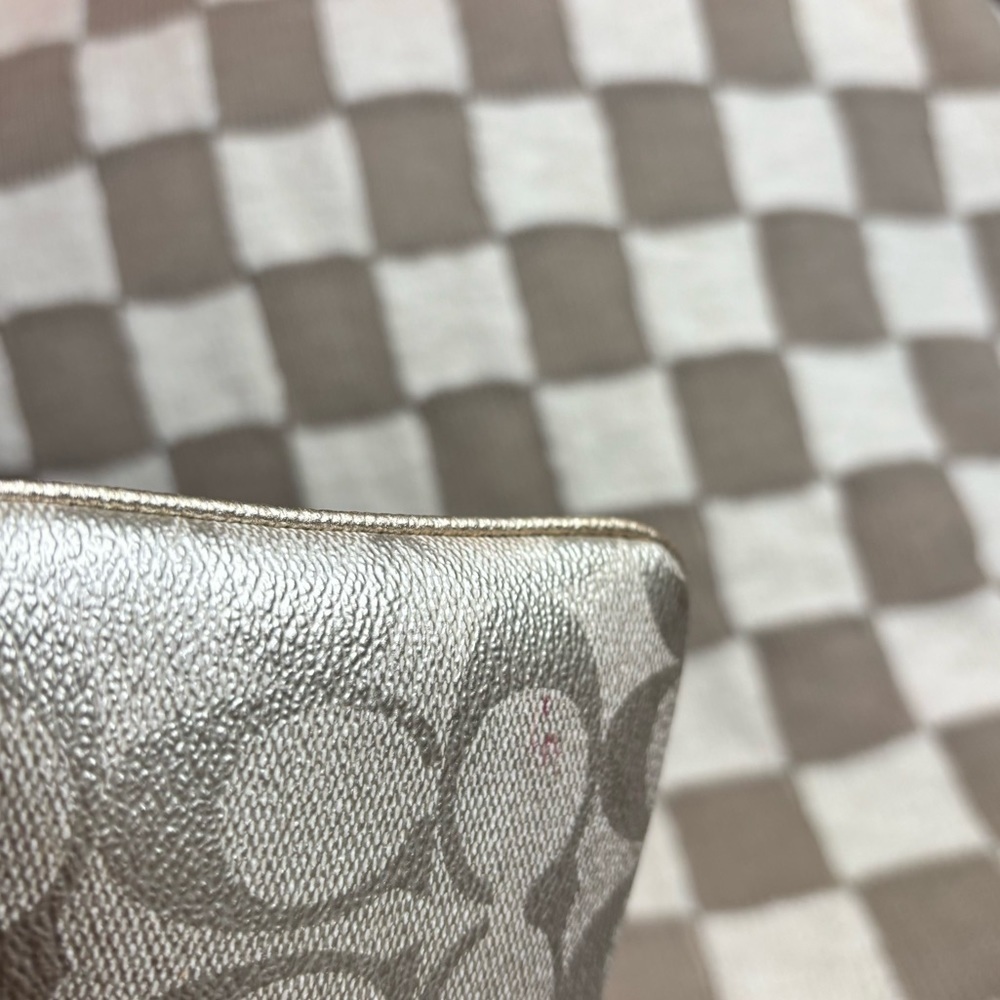 Coach large wristlet in signature canvas - Picture 6 of 10